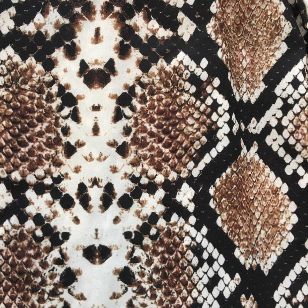 PrettyLittleThing shorts snakeskin print, flared, high waisted size 10. - Picture 15 of 15